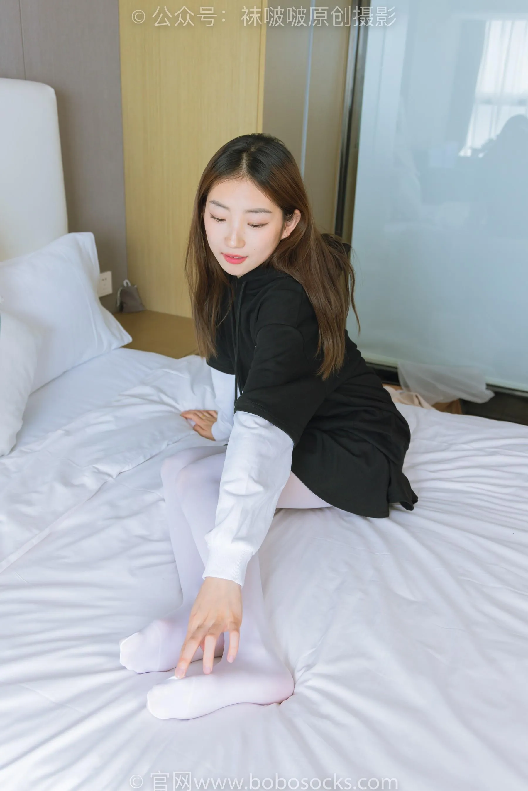 [BoBoSocks袜啵啵]NO.214 小沫-黑色运动鞋、厚白丝[23] [53P]插图5